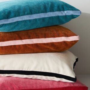 Almohadones con faja en terciopelo